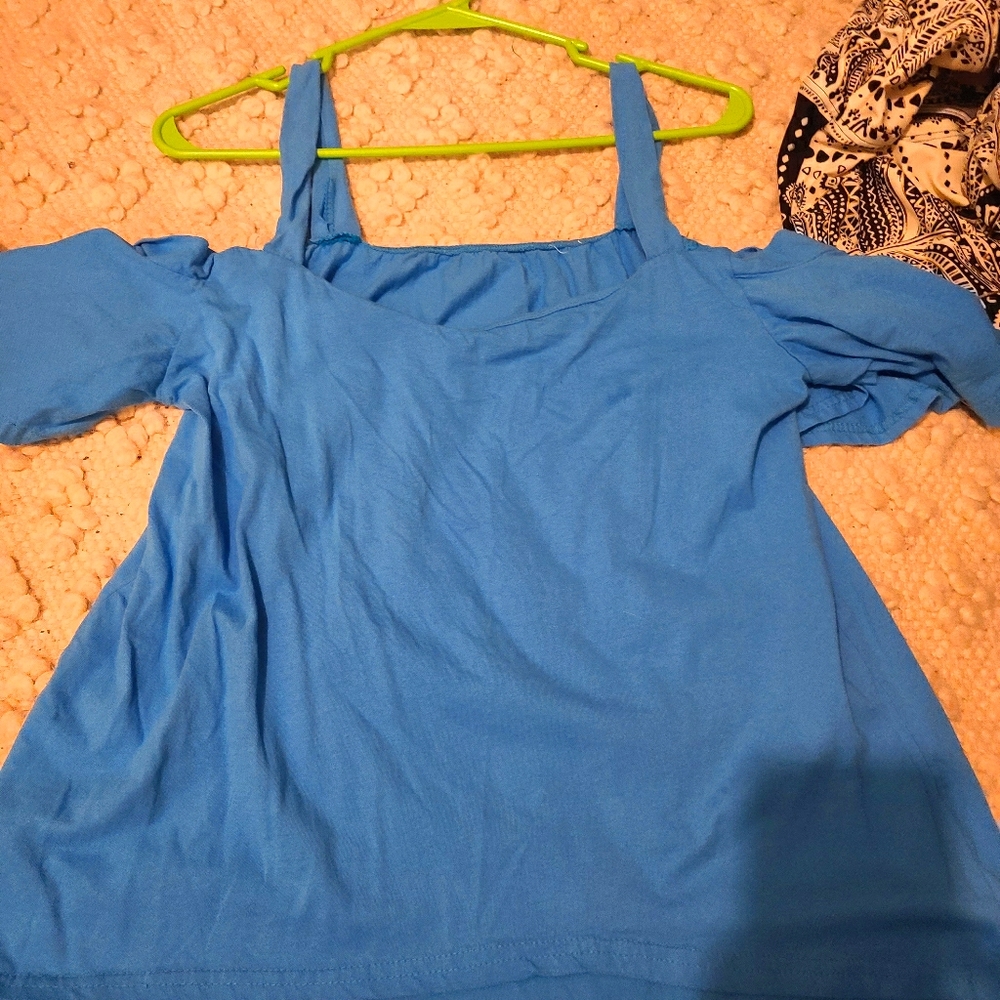 Cold shoulder top